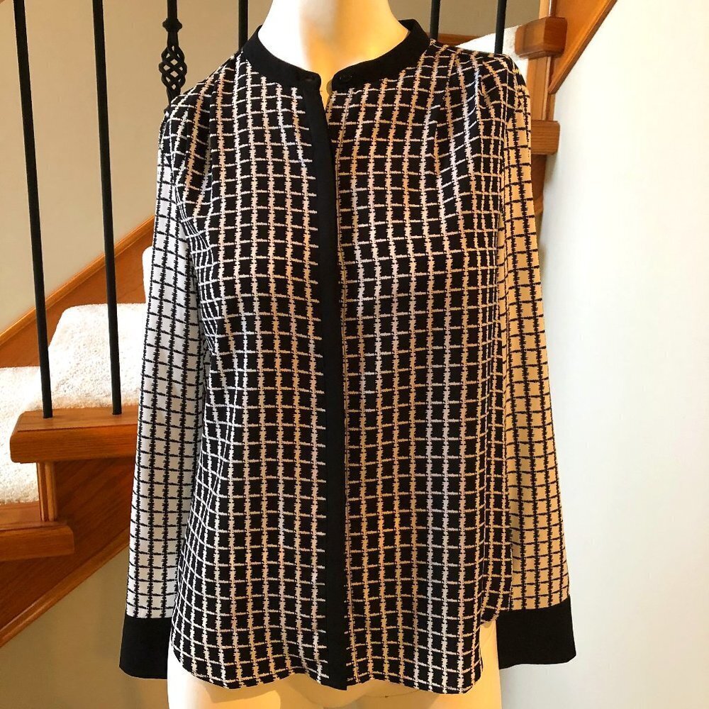 ESPADA Long Slv Mandarin Collar Contrasting Geometric Print Top Black+White Sz M